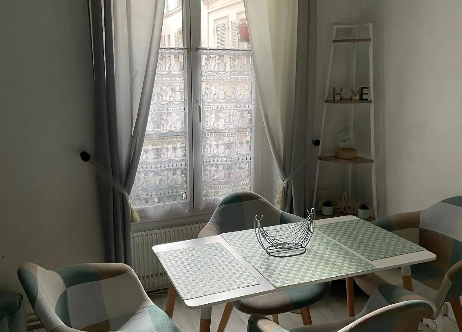 Апартаменты Au Bas De Montmartre ! Париж
